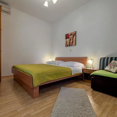 Tafra 4 * Lokva Rogoznica