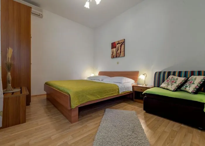 Tafra 4 * Lokva Rogoznica